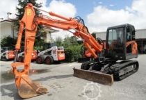 **Giá Thuê Máy Xúc Mới Nhất Hiện Nay – Bảng Giá & Kinh Nghiệm Thuê Hiệu Quả**