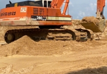 Giá thuê máy xúc tại Tiền Giang mới nhất 2025 – Báo giá chi tiết từ Đại Đồng Đen**