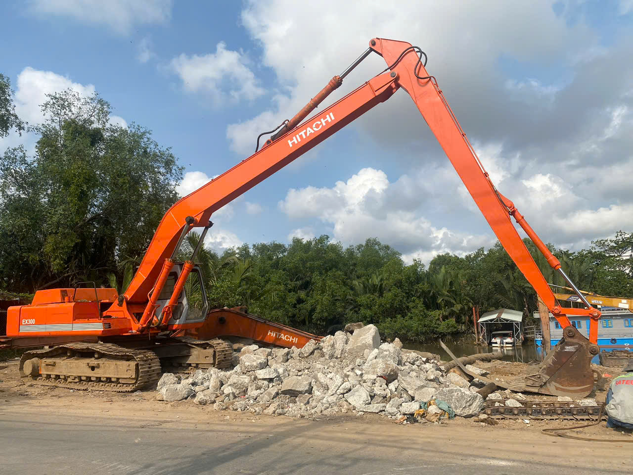 Cho thuê máy xúc cần dài uy tín tại Thủ Dầu Một, Bình Dương – Đại Đồng Đen cam kết chất lượng và giá tốt**